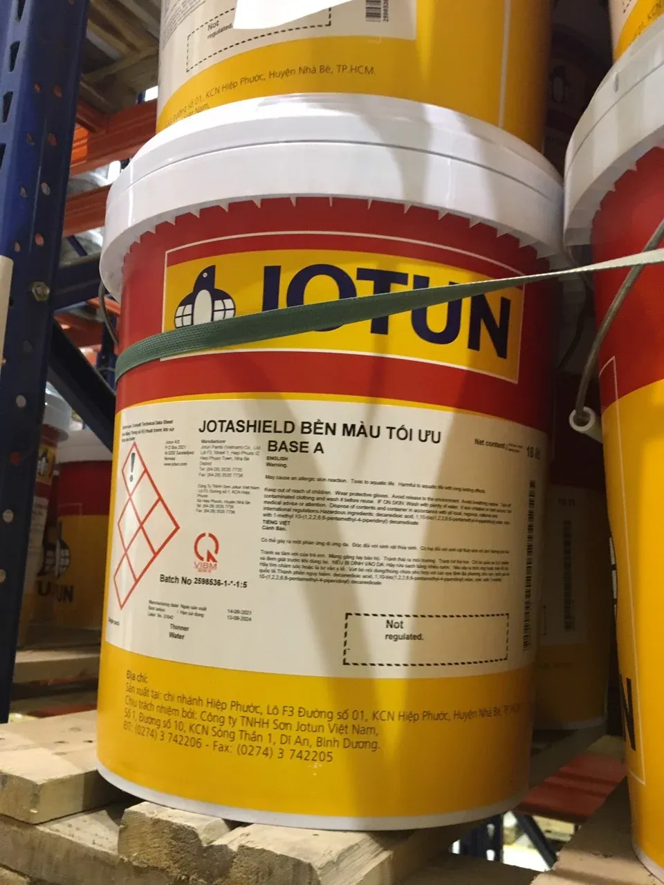 Bức tường ngoại thất được sơn kỹ lưỡng với quy trình chuẩn, đảm bảo độ bền màu và chống chịu thời tiết